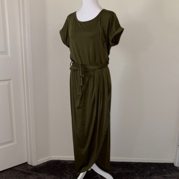 Yidarton Dresses & Skirts - Chic Olive Maxi Dress with Belt